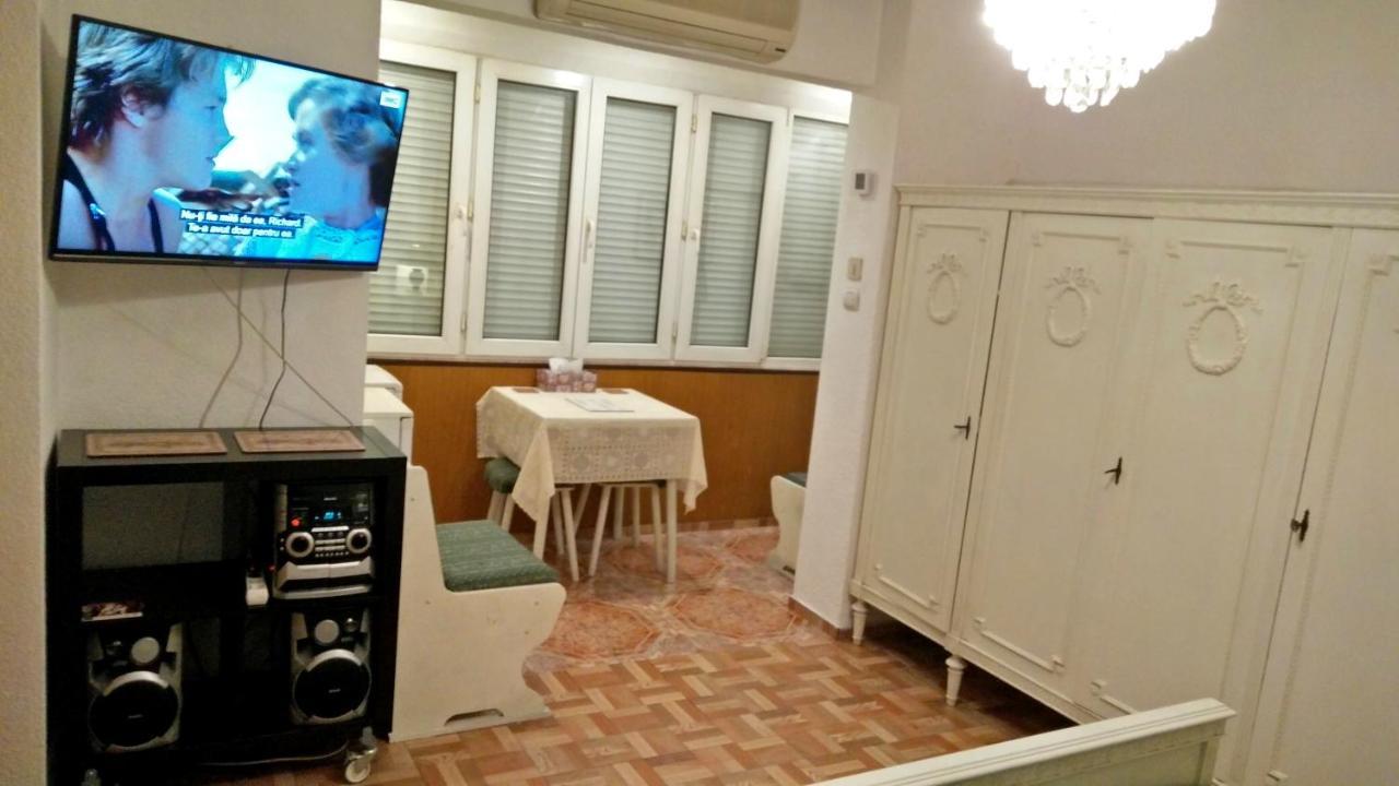 One Bedroom Apartment French Embassy Бухарест Екстер'єр фото