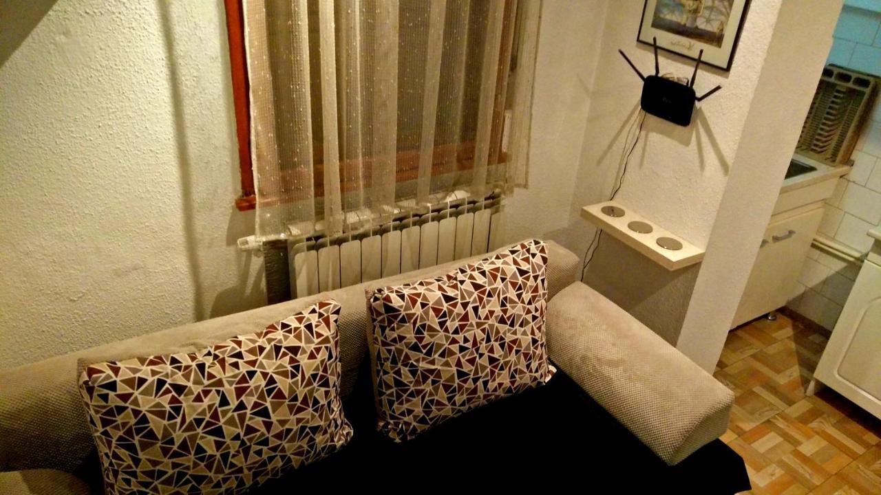 One Bedroom Apartment French Embassy Бухарест Екстер'єр фото