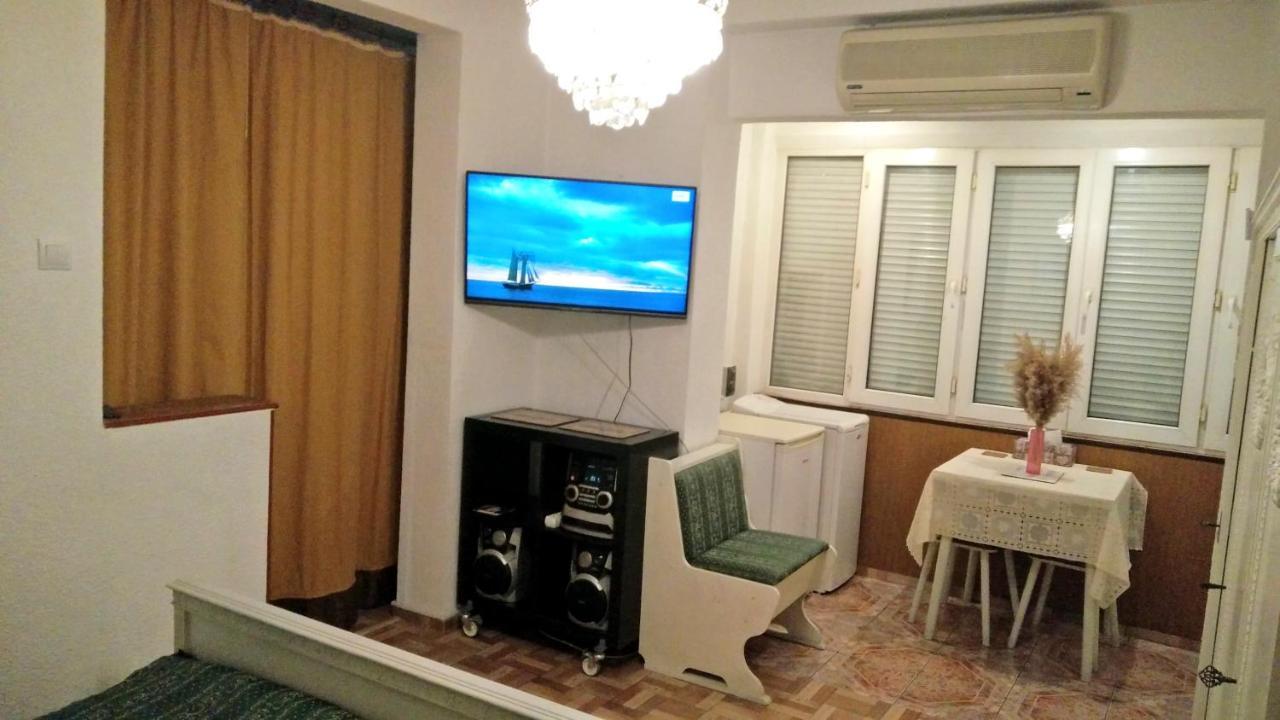 One Bedroom Apartment French Embassy Бухарест Екстер'єр фото