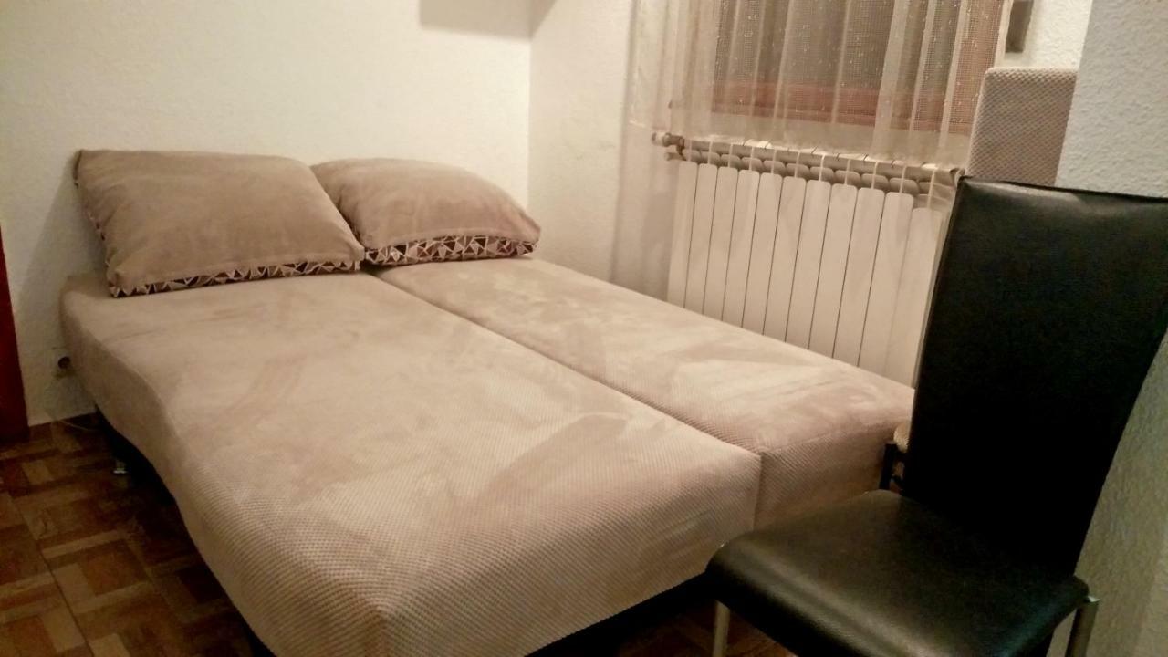 One Bedroom Apartment French Embassy Бухарест Екстер'єр фото