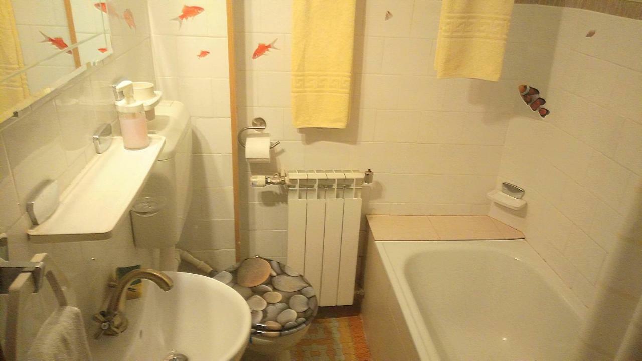 One Bedroom Apartment French Embassy Бухарест Екстер'єр фото